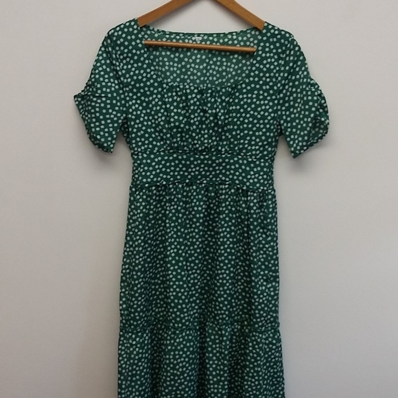 Tiered Emerald Green and White Floral Dress - Picture 12 of 13